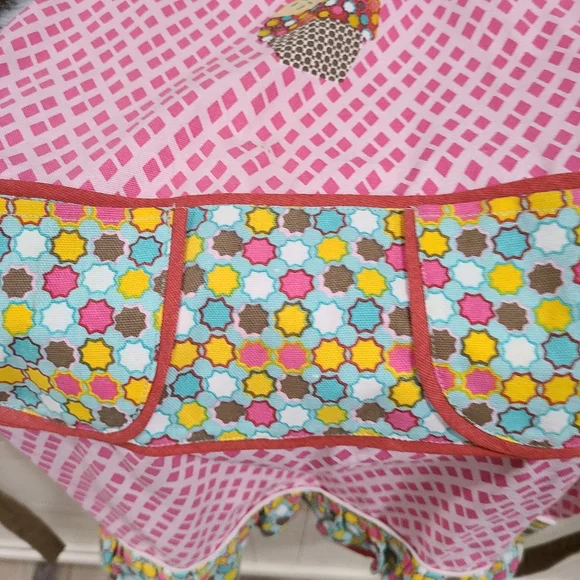 🧁🧁NEW🧁🧁SUPER CUTE!! Sweet Stuff Cupcake Apron for young girl cookers 🧁🧁 - Picture 2 of 16